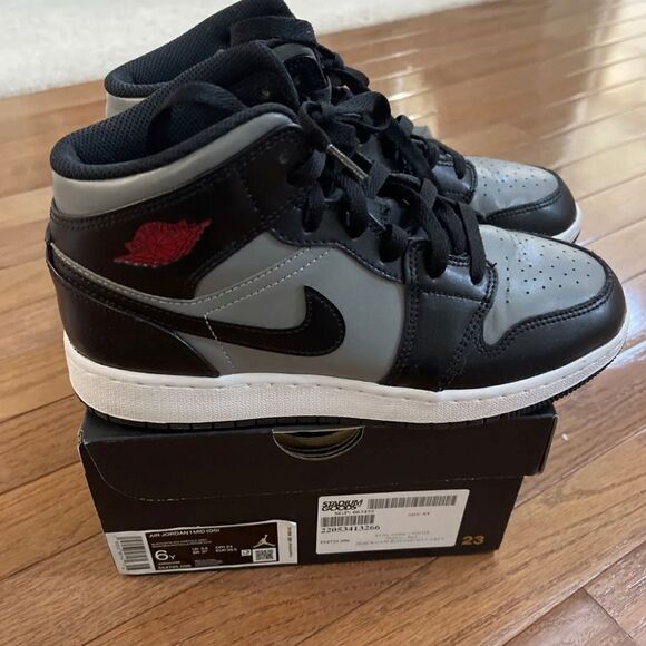 Nike Air Jordan 1 Mid Shadow Red (554724-096) Youth Size 6 GS (554725- 096) - Picture 1 of 3
